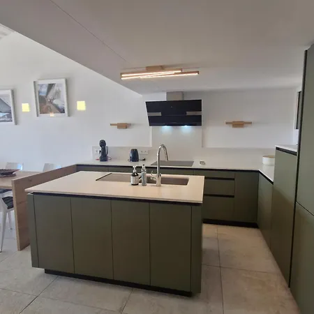 Apartman 3 Pieces Avec Terrasse Vue Mer, Piscine Et Parking A Sainte-maxime - Fr-1-780-96