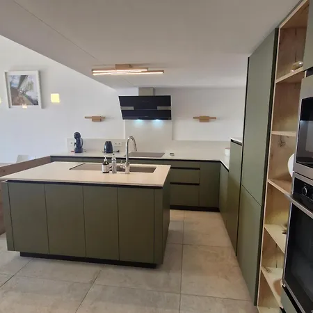 3 Pieces Avec Terrasse Vue Mer, Piscine Et Parking A Sainte-maxime - Fr-1-780-96 *