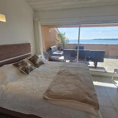 3 Pieces Avec Terrasse Vue Mer, Piscine Et Parking A Sainte-maxime - Fr-1-780-96 * La Nartelle