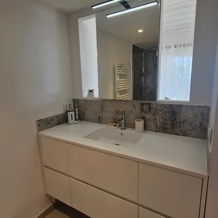 3 Pieces Avec Terrasse Vue Mer, Piscine Et Parking A Sainte-maxime - Fr-1-780-96 Apartman