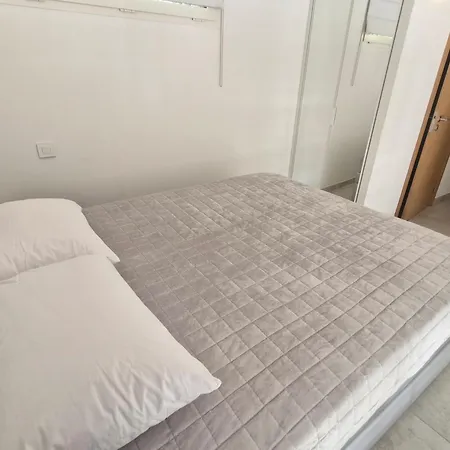 3 Pieces Avec Terrasse Vue Mer, Piscine Et Parking A Sainte-maxime - Fr-1-780-96 * La Nartelle