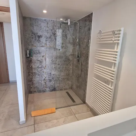 3 Pieces Avec Terrasse Vue Mer, Piscine Et Parking A Sainte-maxime - Fr-1-780-96 Apartman